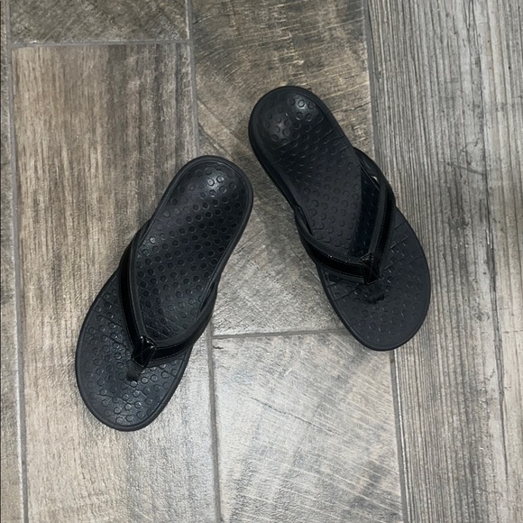 Vionic Shoes - Vionic Black thong Sandals Textured Flip-Flops